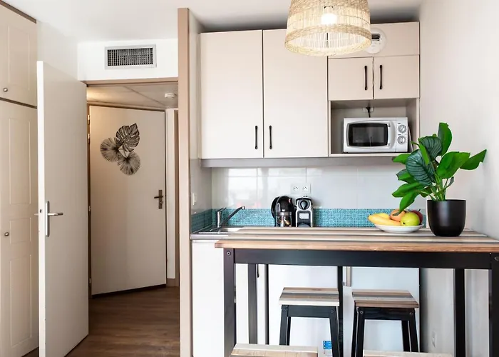 C1 Clemenceau Pool Balcony Bath Ac 2Mins Walk To Sand Beach